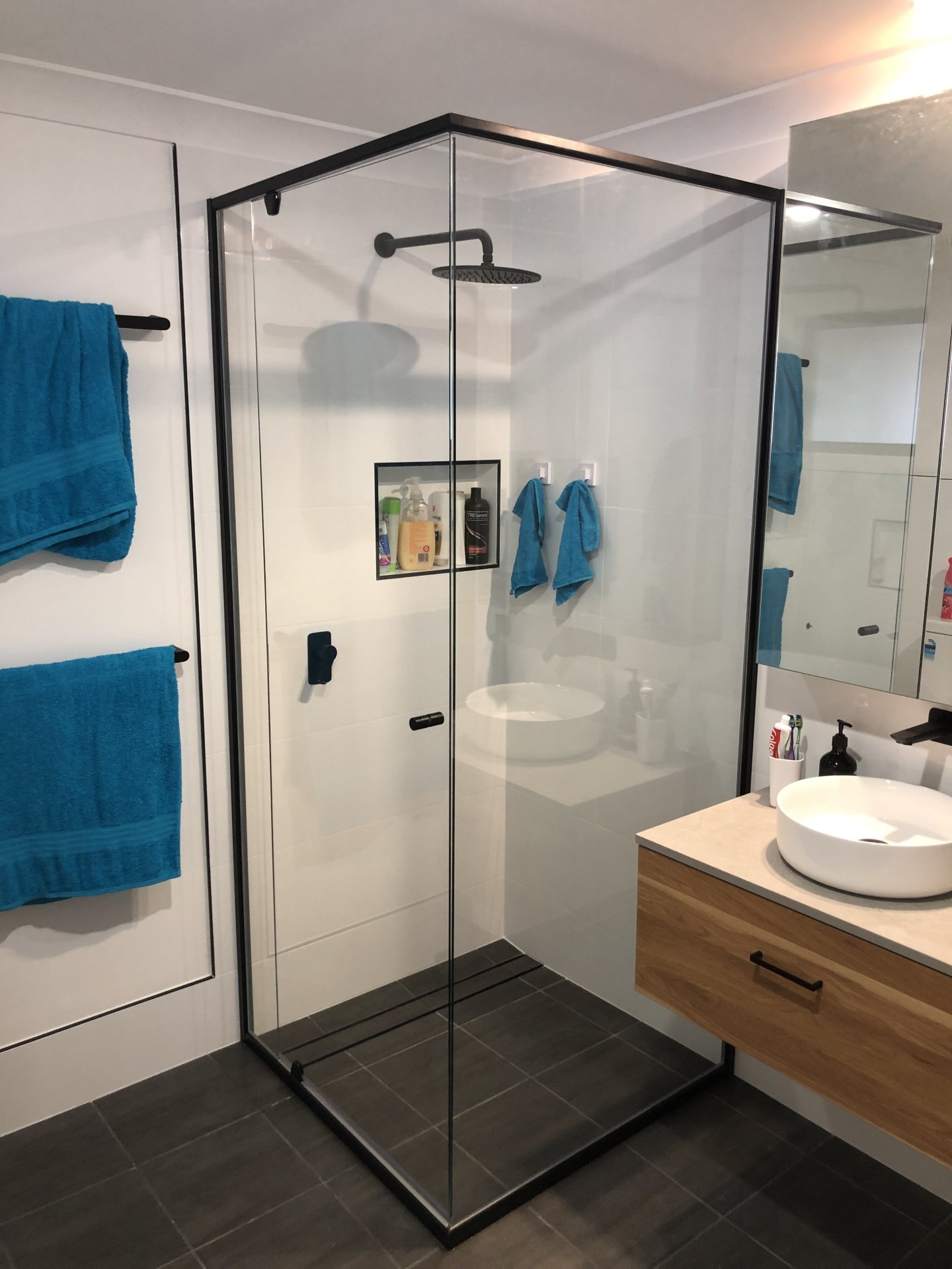 Floraville Bathroom / Laundry & Ensuite