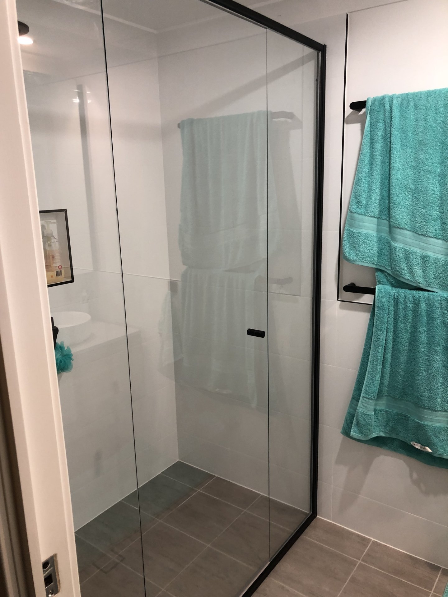 Floraville Bathroom / Laundry & Ensuite