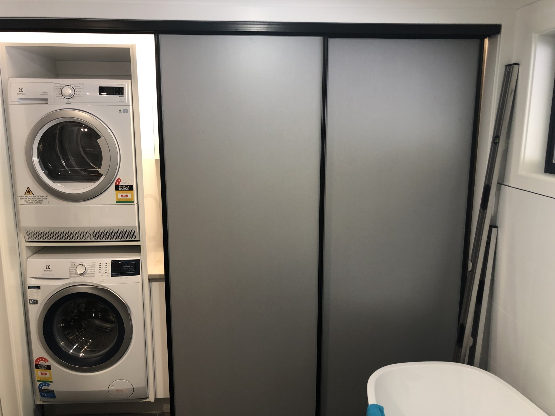 Floraville Bathroom / Laundry & Ensuite